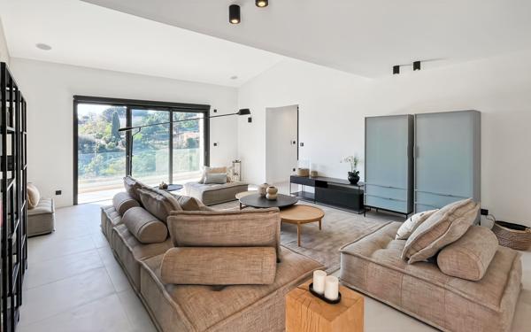 Maison à vendre    6 pièces •  Vallauris