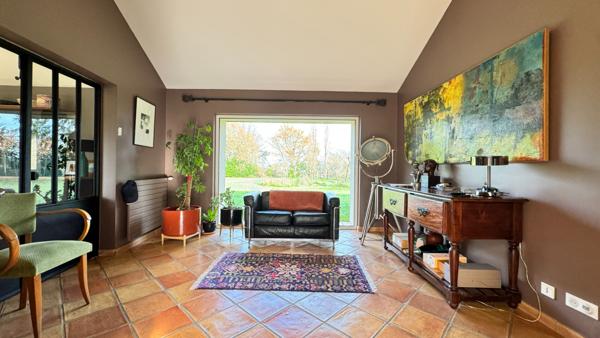 A VENDRE MAISON ANCIENNE DE PLUS DE 350m² avec maison d'amis, dépendances, piscine et plus d'1hectare de terrain.