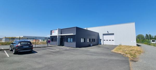 Entrepôt / local industriel Doue En Anjou 1346.50 m2