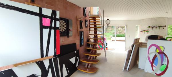 Maison mignonne et atypique de 150m2 avec 14,5m de dépendances dans un terrain arboré à Venelles.