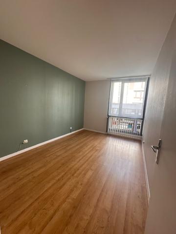 APPARTEMENT T4 / GARAGE / BALCON/CAVE/ASCENSEUR - ST GERMAIN