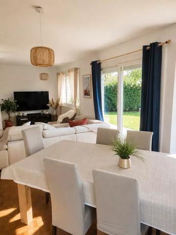 Maison de plain-pied avec trois chambres et agréable jardin