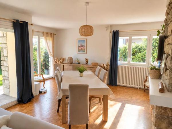 Maison de plain-pied avec trois chambres et agréable jardin