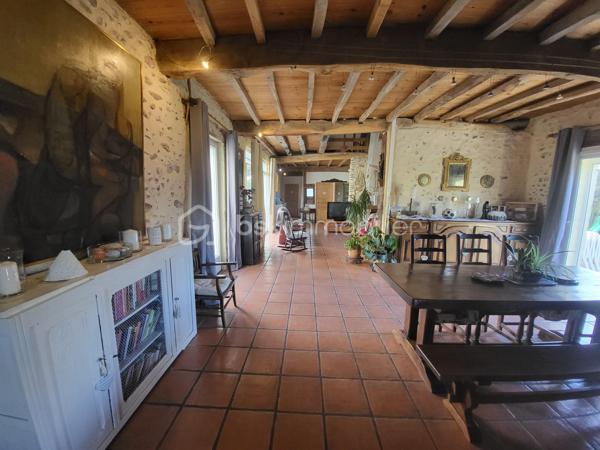 Corps de ferme de 381 m²