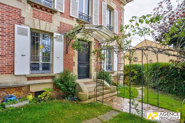 Maison Le Mesnil Le Roi 150 m2 €745 000 ** - Référence 12861