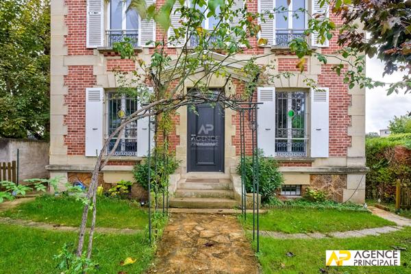 Maison Le Mesnil Le Roi 150 m2 €745 000 ** - Référence 12861