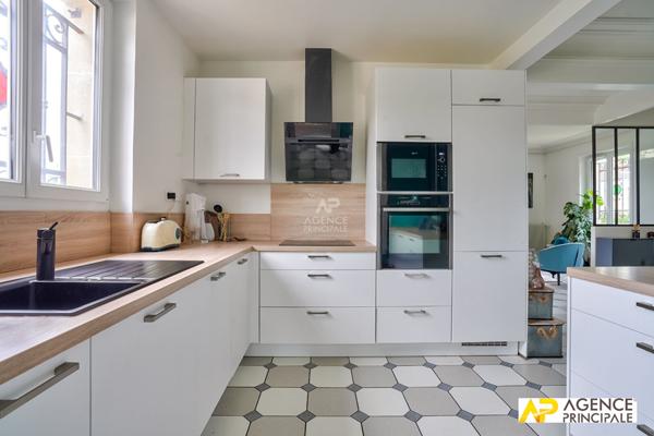 Maison Le Mesnil Le Roi 150 m2 €745 000 ** - Référence 12861