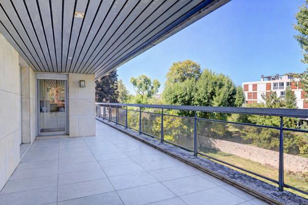 Appartement 5 pièce(s) 3 chambre(s) 157.3 m²
