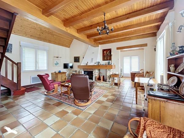 Maison 301 815 € Guengat 8 p 197 m² DPE D