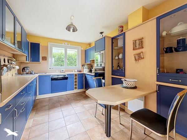 Maison 301 815 € Guengat 8 p 197 m² DPE D