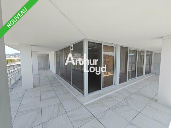 A LOUER DANS IMMEUBLE PRESTIGIEUX DE NICE 325M² DE BUREAUX CLOISONNES AVEC TERRASSE EN TRIPLE EXPOSITION ET VUE MER