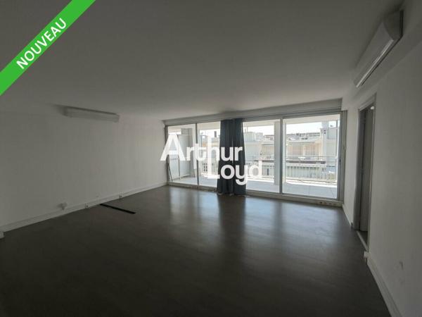 A LOUER DANS IMMEUBLE PRESTIGIEUX DE NICE 325M² DE BUREAUX CLOISONNES AVEC TERRASSE EN TRIPLE EXPOSITION ET VUE MER
