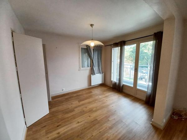 Type 3 Bis avec garage et cuisine équipée 23 Rue Meallet de cours AURILLAC Détails des diagnostics énergétiques