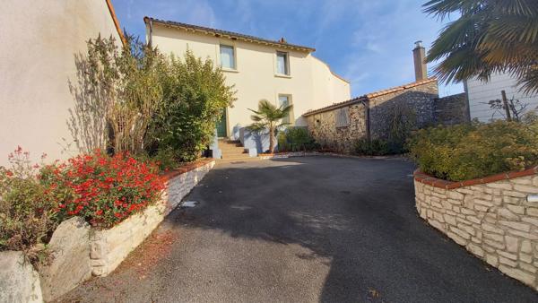 Maison spacieuse à vendre à LE LOROUX BOTTEREAU - Un véritable coup de coeur !