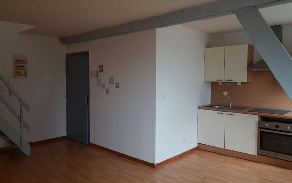 Appartement à louer    1 pièce •  Merville