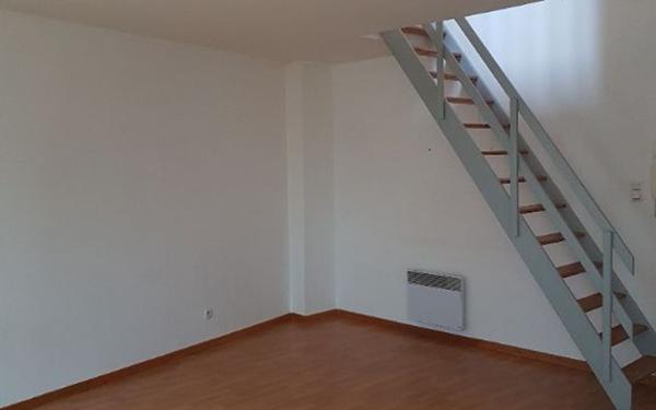 Appartement à louer    1 pièce •  Merville
