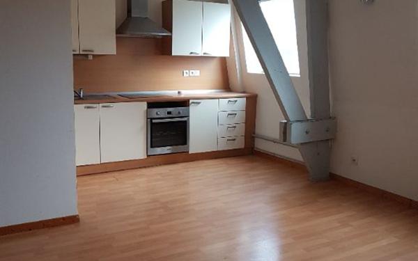 Appartement à louer    1 pièce •  Merville