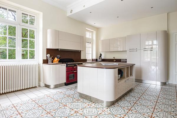 Propriété exeptionnelle en centre-ville au coeur d’un parc arboré