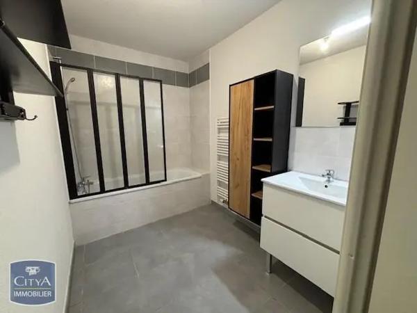 Appartement à louer 3 pièces 61.04m² Frontignan (34110)