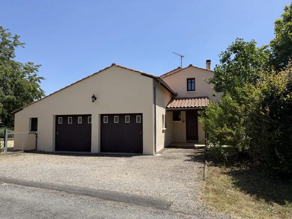 Maison 4 chambres et double garage.