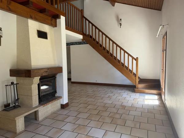 Maison 4 chambres et double garage.
