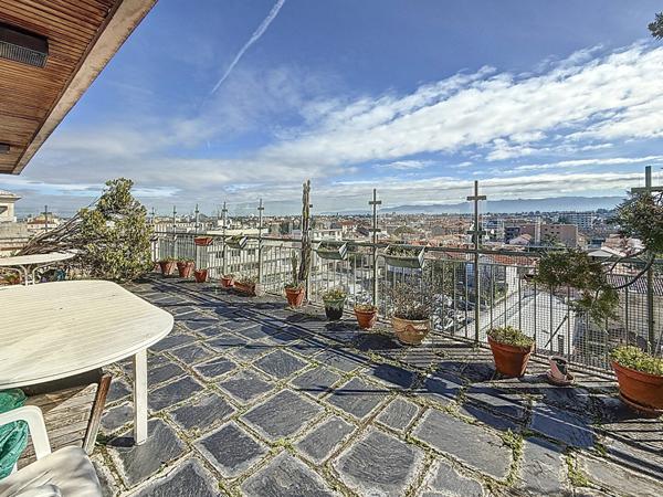 DANTON 128 m² dernier étage très lumineux, terrasse, vue, 2 caves, 2 stationnements