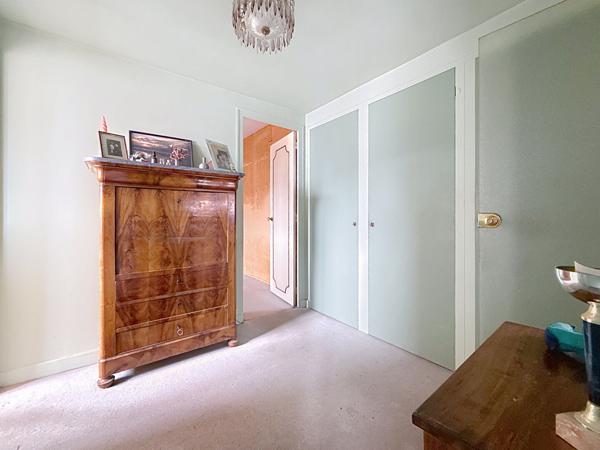 DANTON 128 m² dernier étage très lumineux, terrasse, vue, 2 caves, 2 stationnements