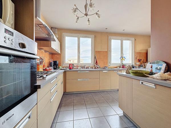 DANTON 128 m² dernier étage très lumineux, terrasse, vue, 2 caves, 2 stationnements