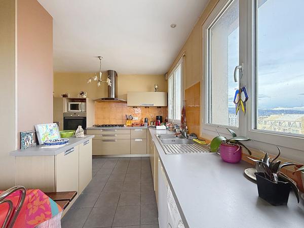 DANTON 128 m² dernier étage très lumineux, terrasse, vue, 2 caves, 2 stationnements