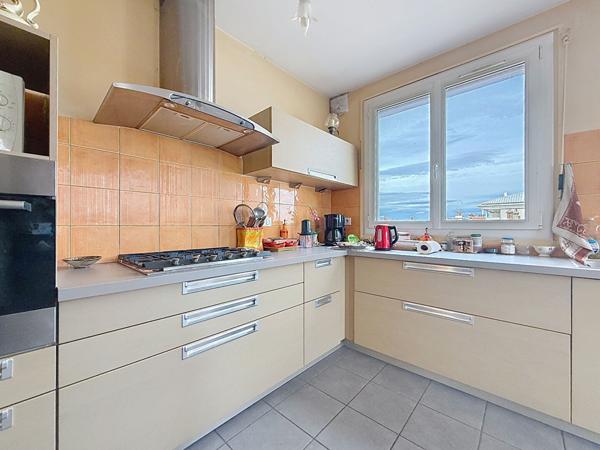 DANTON 128 m² dernier étage très lumineux, terrasse, vue, 2 caves, 2 stationnements