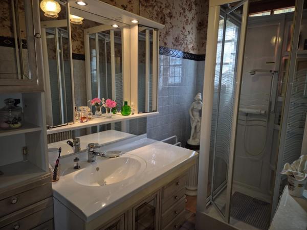 Pavillon Plain-pied, 100 m2, secteur calme, proches bus, commerces et écoles