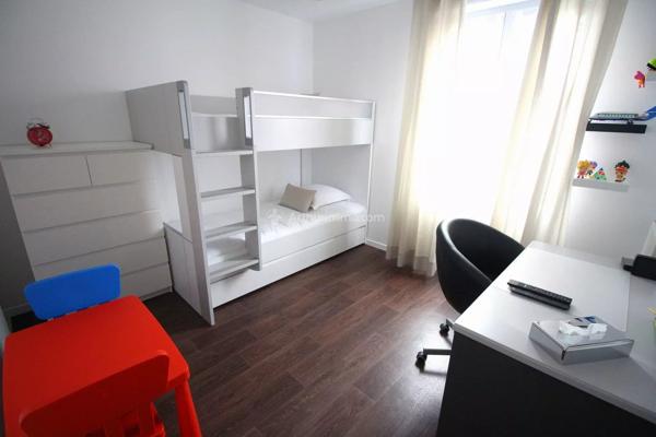 Vente                                                      Appartement
                        
                     3 pièces                      64 m2                     à Serris