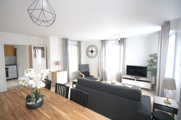 Vente                                                      Appartement
                        
                     3 pièces                      64 m2                     à Serris