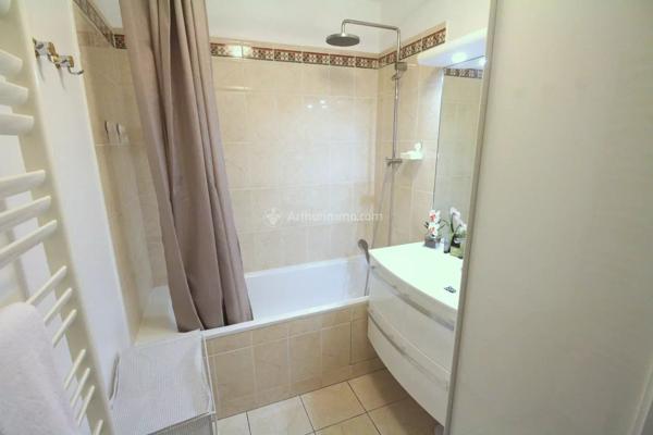 Vente                                                      Appartement
                        
                     3 pièces                      64 m2                     à Serris