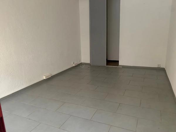 Location                                                      Fonds de commerce
                        
                     1 pièces                      22 m2                     à Perpignan