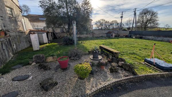 MAISON DE 145 M² AVEC 4 CHAMBRES 2 GARAGES ET DEPENDANCE