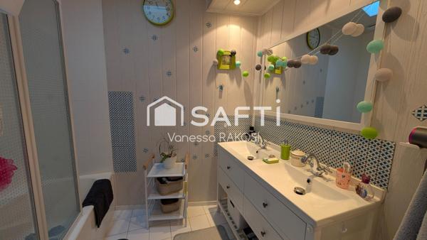 MAISON DE 145 M² AVEC 4 CHAMBRES 2 GARAGES ET DEPENDANCE