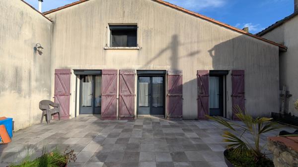 MAISON DE 145 M² AVEC 4 CHAMBRES 2 GARAGES ET DEPENDANCE