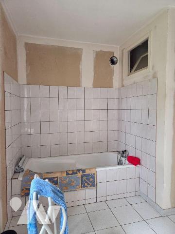 10 min. VILLAINES-LA-JUHEL, en campagne, maison d'habitation sans voisin proche, avec entrée ou...
