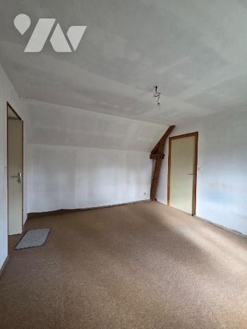 10 min. VILLAINES-LA-JUHEL, en campagne, maison d'habitation sans voisin proche, avec entrée ou...
