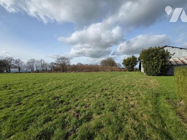 10 min. VILLAINES-LA-JUHEL, en campagne, maison d'habitation sans voisin proche, avec entrée ou...