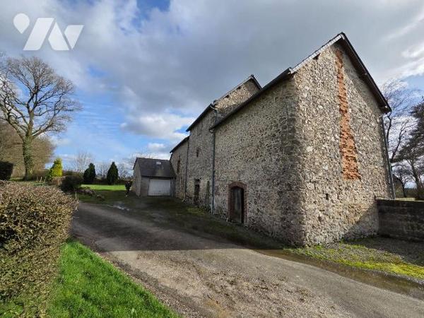 10 min. VILLAINES-LA-JUHEL, en campagne, maison d'habitation sans voisin proche, avec entrée ou...