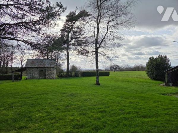 10 min. VILLAINES-LA-JUHEL, en campagne, maison d'habitation sans voisin proche, avec entrée ou...