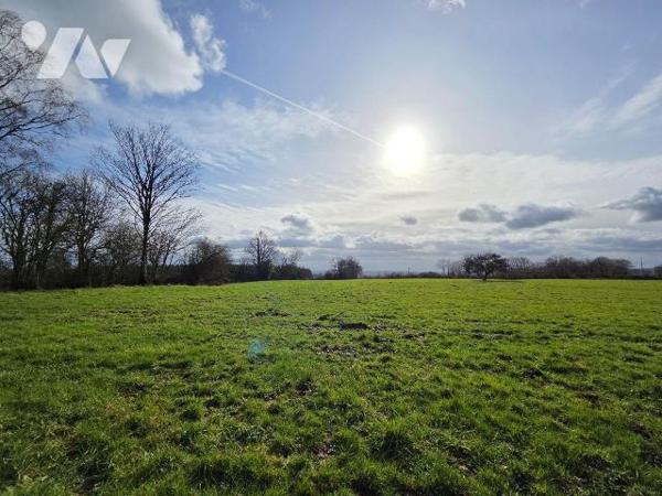 10 min. VILLAINES-LA-JUHEL, en campagne, maison d'habitation sans voisin proche, avec entrée ou...