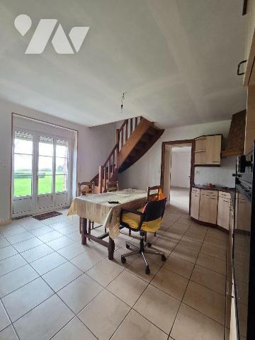10 min. VILLAINES-LA-JUHEL, en campagne, maison d'habitation sans voisin proche, avec entrée ou...