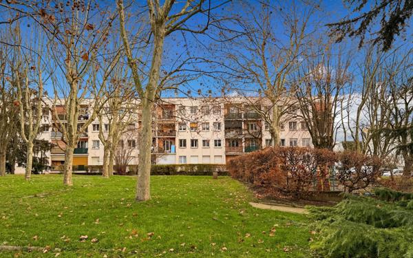 Appartement à vendre    4 pièces • 70,72 m2 Saint-Denis