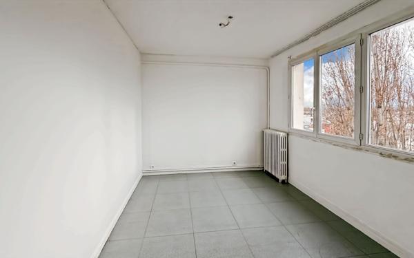 Appartement à vendre    4 pièces • 70,72 m2 Saint-Denis
