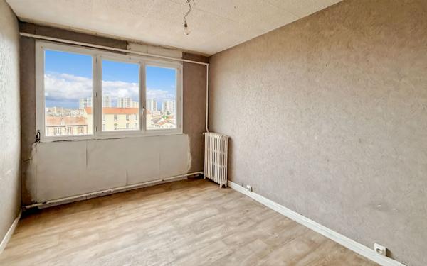 Appartement à vendre    4 pièces • 70,72 m2 Saint-Denis