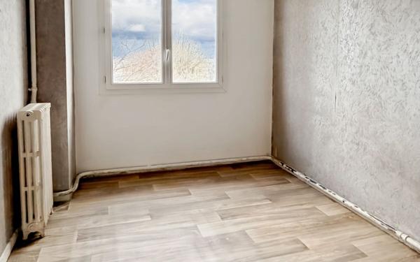 Appartement à vendre    4 pièces • 70,72 m2 Saint-Denis