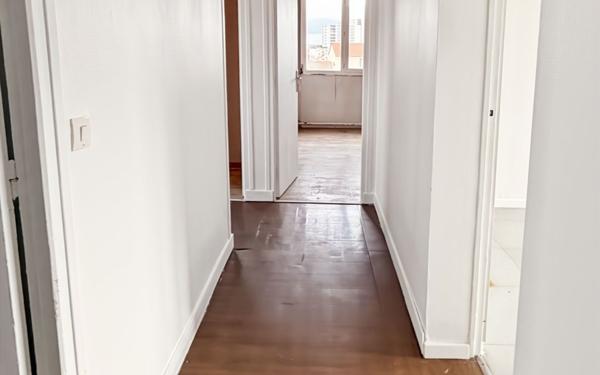 Appartement à vendre    4 pièces • 70,72 m2 Saint-Denis